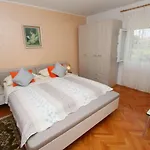 Stojana Apartment *