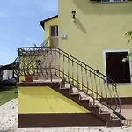 Stojana Apartment *